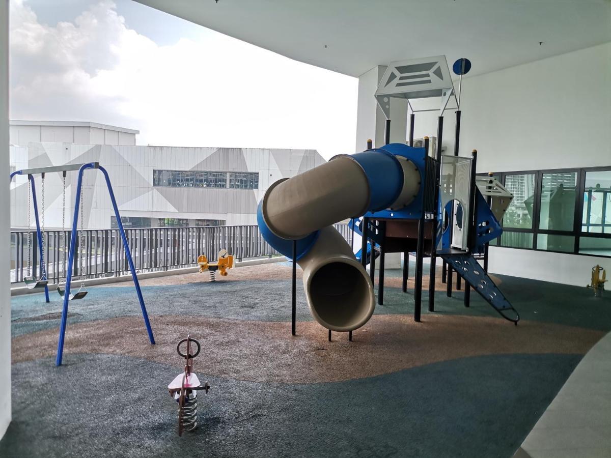 Luxury Family Premier 2r2b # I-city Free Wifi + Parking Apartment *